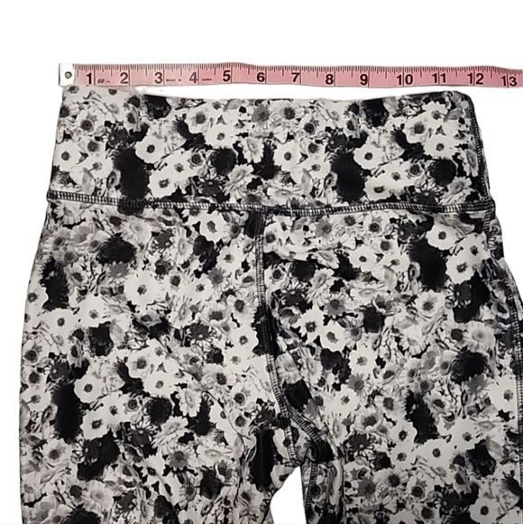 3/$15 Vogo Athletica Yoga Leggings Black & White Floral XS - Picture 3 of 6